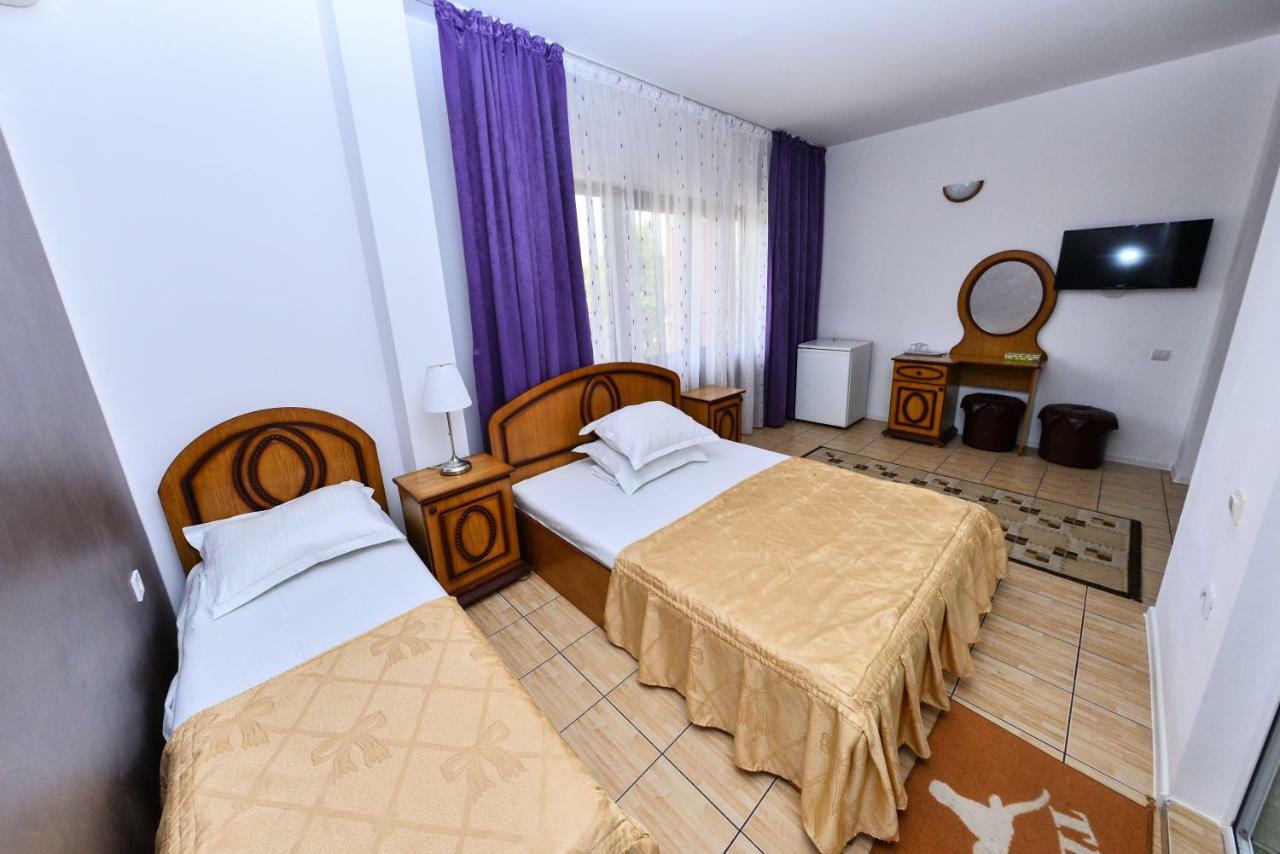 Cameră triplă